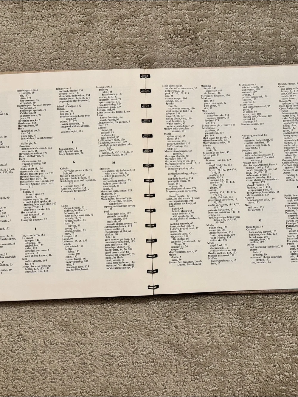 Vintage Betty Crocker's New Good and Easy Cookbook - 1962 EUC